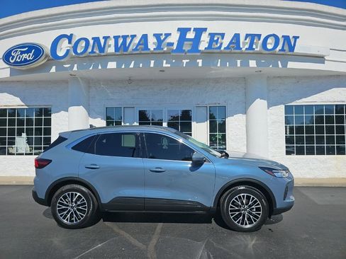 Used 2025 Ford Escape SE FWD image 1