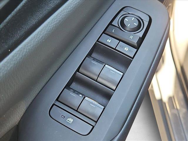 Used 2025 Toyota Prius LE AWD/4WD image 11