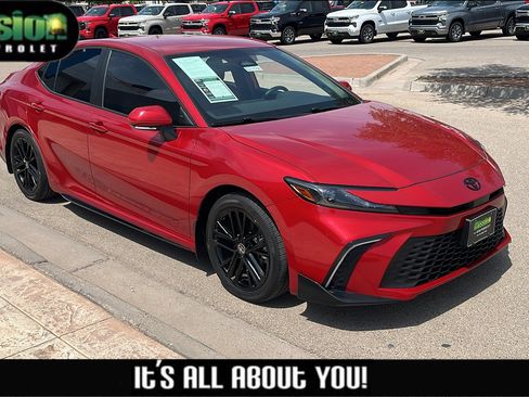 Used 2025 Toyota Camry SE w/ Convenience Package FWD image 1