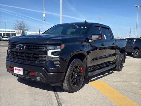 Used 2023 Chevrolet Silverado 1500 RST w/ Redline Edition AWD/4WD image 2