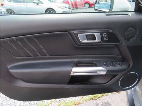 Used 2018 Ford Mustang Premium image 12