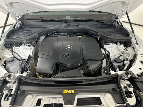 Used 2025 Mercedes-Benz GLC 300 4MATIC image 33