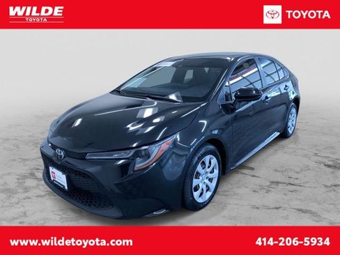 Certified 2022 Toyota Corolla LE image 1