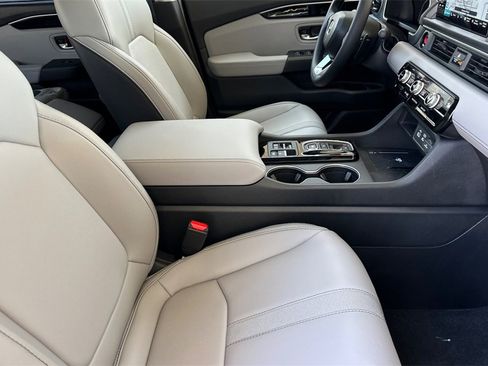 New 2025 Honda Pilot Touring image 18