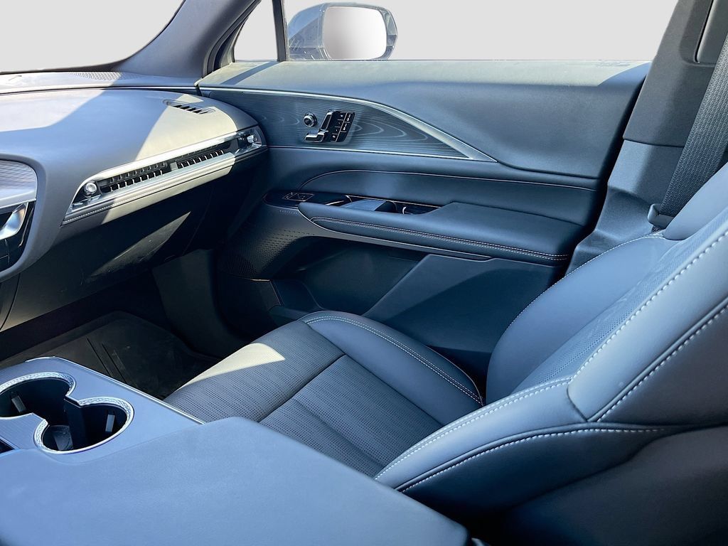 Used 2025 Cadillac Lyriq Sport RWD image 22