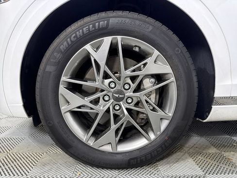 Certified 2025 Genesis GV70 2.5T w/ Select Package AWD/4WD image 11