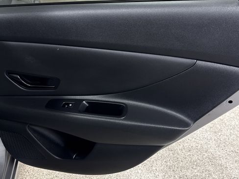 Used 2025 Hyundai Elantra Limited image 19