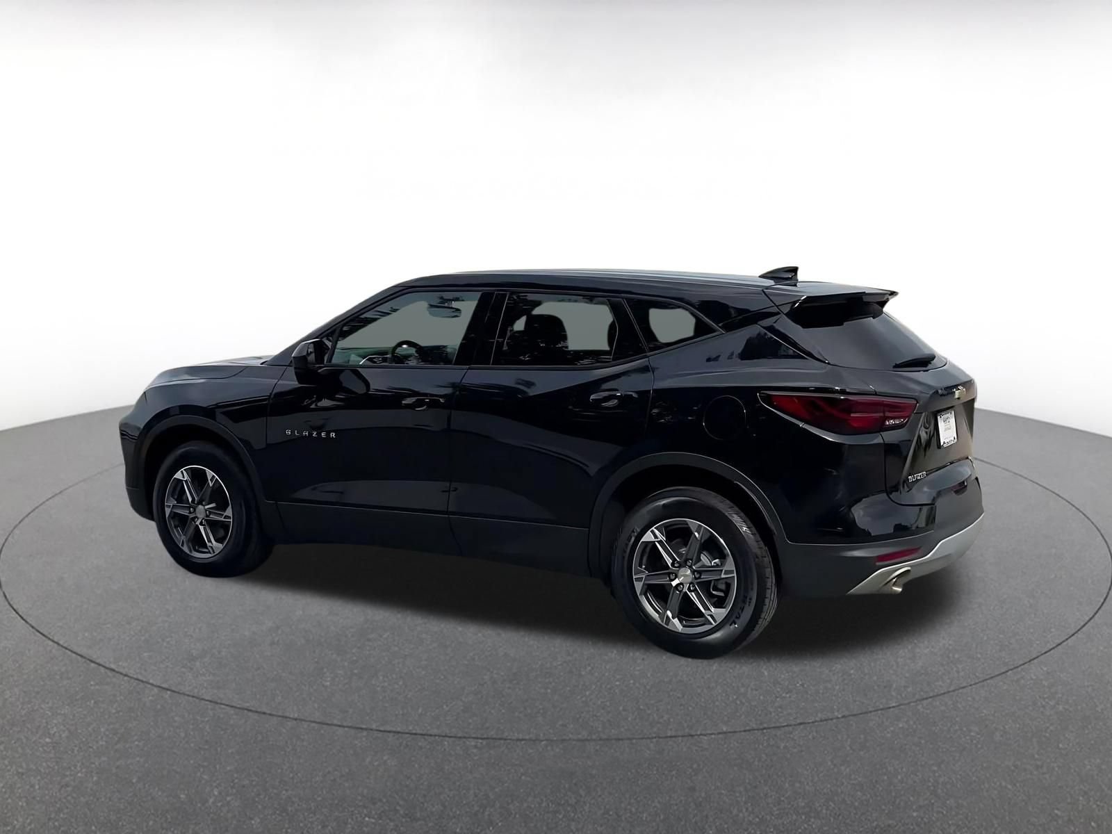 Used 2026 Chevrolet Blazer LT FWD image 9