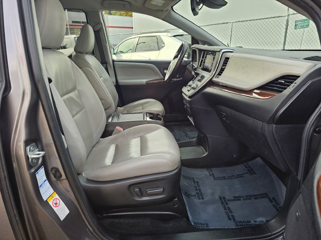 Used 2019 Toyota Sienna Limited Premium AWD/4WD image 10