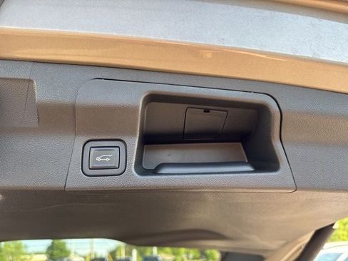 Used 2023 GMC Acadia Denali w/ Denali Technology Package AWD/4WD image 24