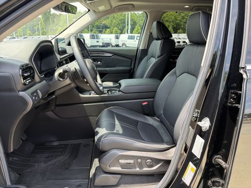 Used 2025 Honda Pilot Elite image 16