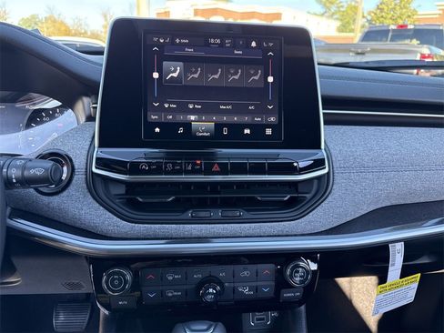 New 2026 Jeep Compass Latitude image 21