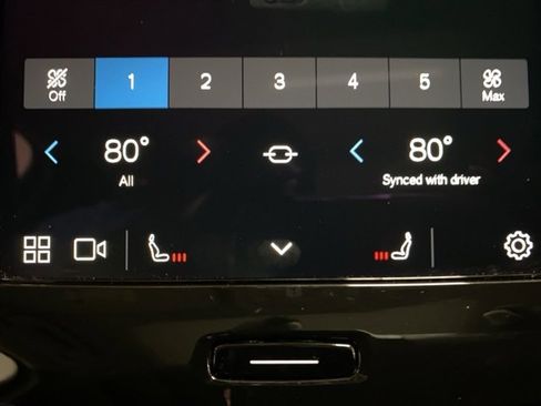 Used 2025 Volvo XC40 B5 Plus image 51