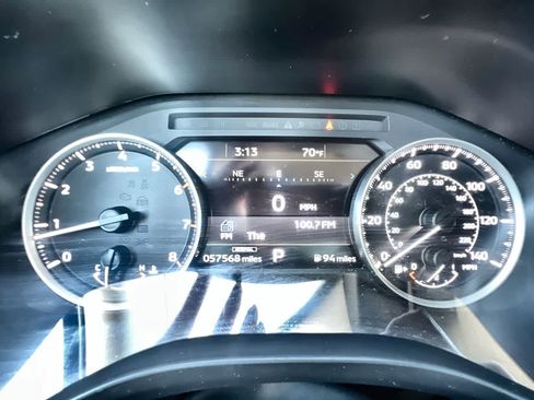 Used 2024 Mitsubishi Outlander SE image 12