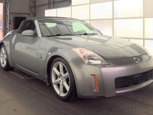 Used 2004 Nissan 350Z Touring image 4