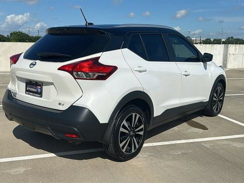 Used 2018 Nissan Kicks SV FWD image 13