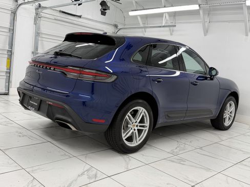 Certified 2025 Porsche Macan image 11