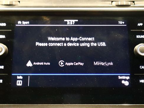 Used 2023 Volkswagen Tiguan SE image 32