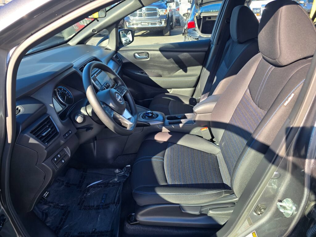 Used 2025 Nissan Leaf S FWD image 18