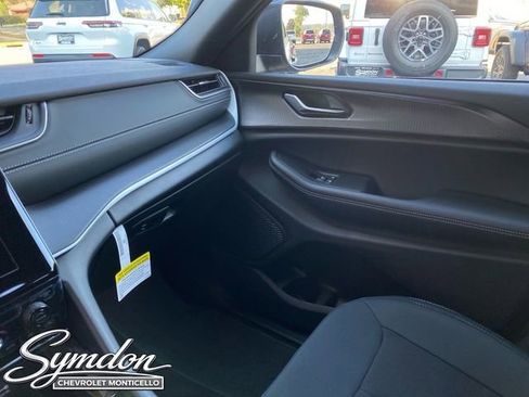 New 2025 Jeep Grand Cherokee Laredo X image 12