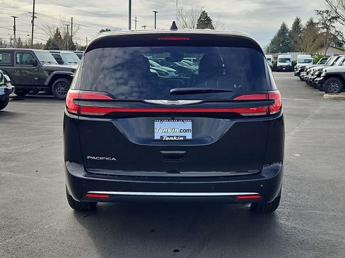 New 2026 Chrysler Pacifica Select image 5
