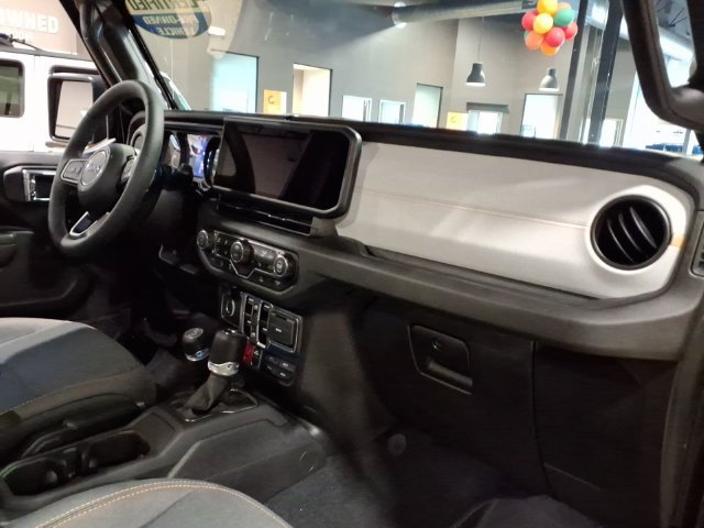 Used 2025 Jeep Wrangler Unlimited Sport AWD/4WD image 20