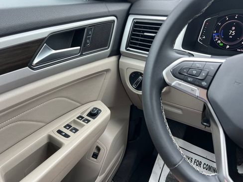 Certified 2023 Volkswagen Atlas SE FWD image 19
