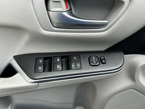 Used 2017 Toyota Camry LE image 21