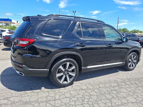 Used 2023 Honda Pilot Touring image 6