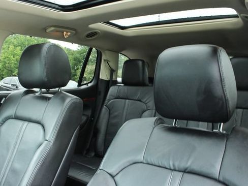 Used 2019 Lincoln MKT AWD image 15
