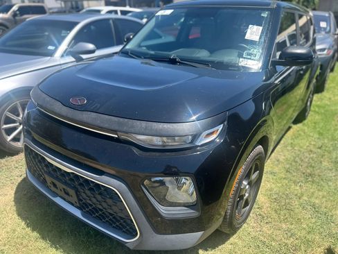 Used 2020 Kia Soul LX FWD image 2