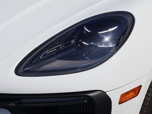 Certified 2024 Porsche Macan S AWD/4WD image 13