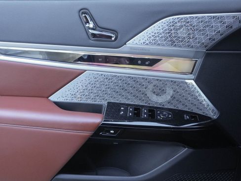 Certified 2023 BMW 760i xDrive 760i xDrive w/ Executive Package image 32