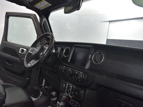 Used 2020 Jeep Wrangler Unlimited Sahara w/ Uconnect 4C Nav & Sound Group AWD/4WD image 31