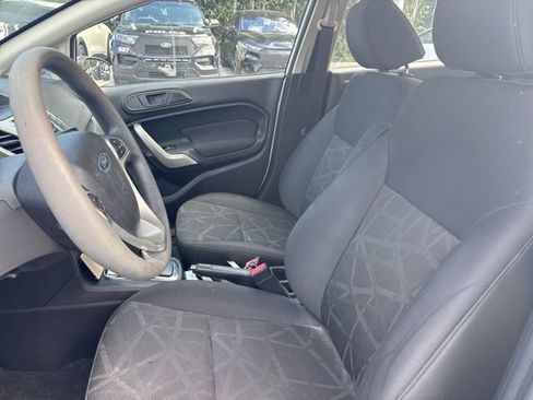 Used 2013 Ford Fiesta SE image 6