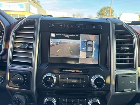 Used 2018 Ford F150 Platinum w/ Equipment Group 701A Luxury image 19