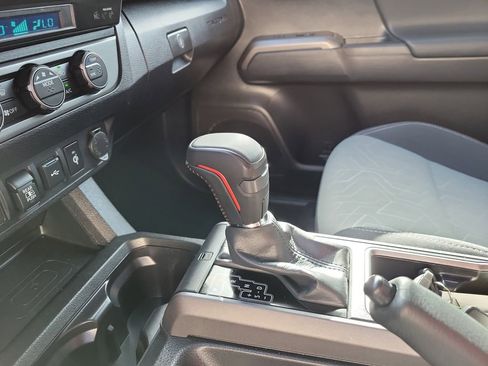 Used 2022 Toyota Tacoma TRD Sport image 31