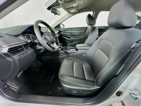 Used 2023 Nissan Altima 2.5 SV FWD image 13