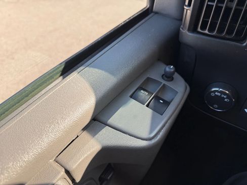 Used 2015 GMC Savana 3500 LT w/ LT Preferred Equipment Group image 29