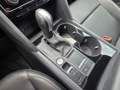 Used 2020 Volkswagen Atlas Cross Sport SEL image 15