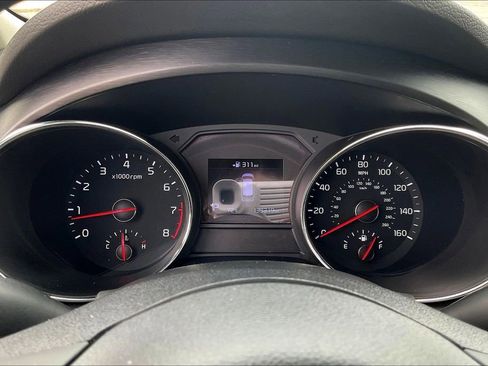 Used 2019 Kia Sedona LX FWD image 9
