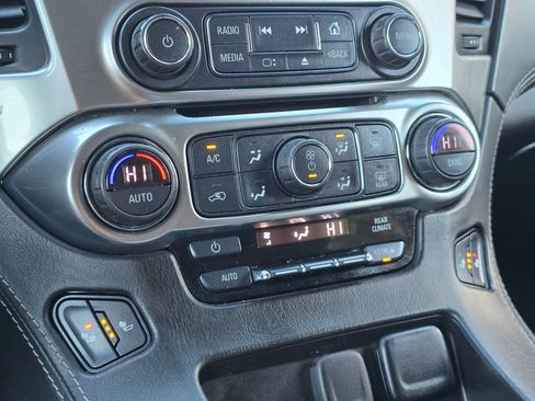 Used 2018 Chevrolet Suburban LT image 22