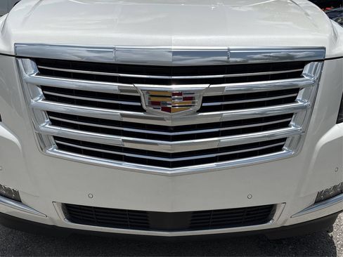 Used 2020 Cadillac Escalade Platinum RWD image 17