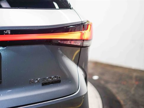 Used 2023 Lexus RX 500h F Sport image 9