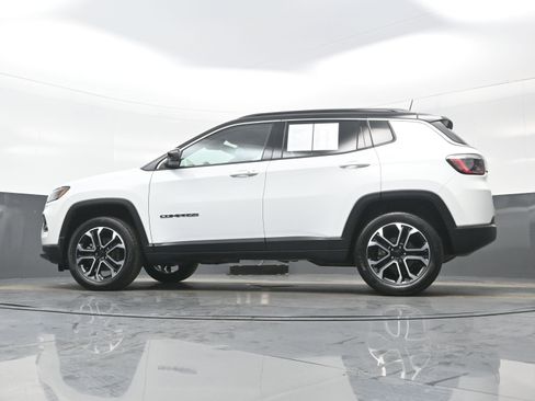 Used 2022 Jeep Compass Limited w/ Sun and Sound Group image 28