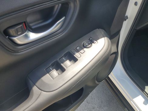 Used 2025 Honda HR-V LX image 22