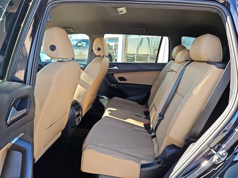 Certified 2023 Volkswagen Tiguan SE image 9