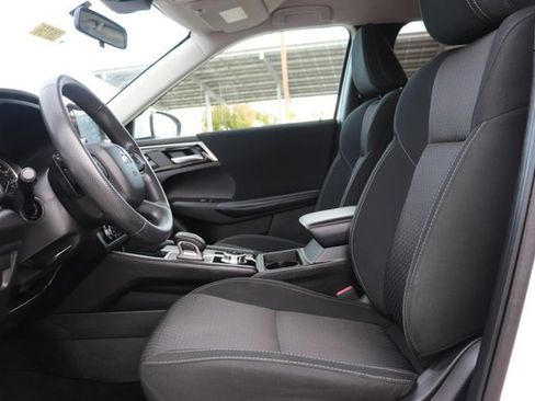 Used 2024 Mitsubishi Outlander ES image 11