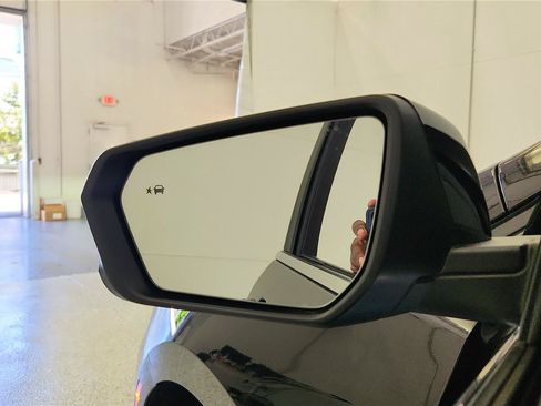 Used 2023 Chevrolet Equinox LT FWD image 28