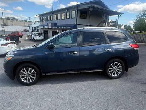 Used 2013 Nissan Pathfinder SV AWD/4WD image 2